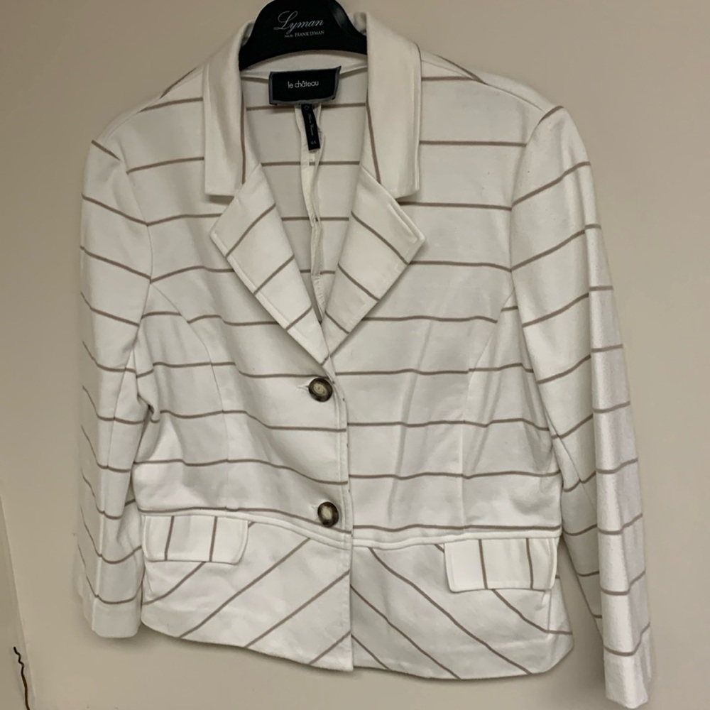 Le Chateau soft short blazer, size large, worn once.
